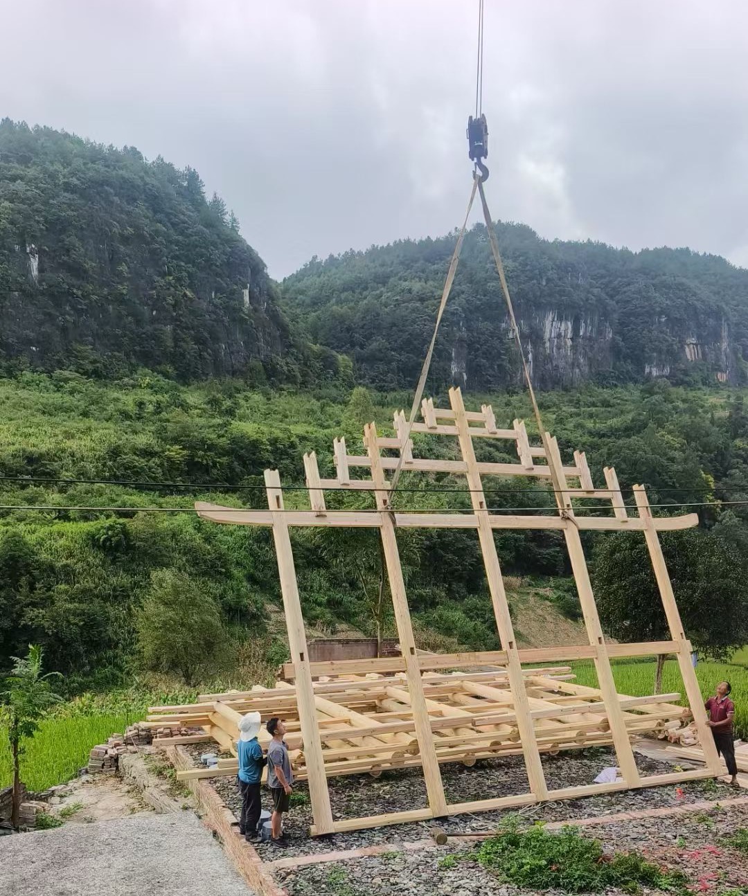 西畴县汽车吊出租公司怎么保证发动机散热问题