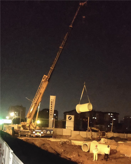 西畴县“弯臂矫正”—— 吊车的 “形变补偿” 技术