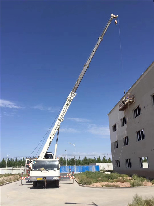 西畴县“轻装强干”—— 吊车的 “轻量化臂架” 技术